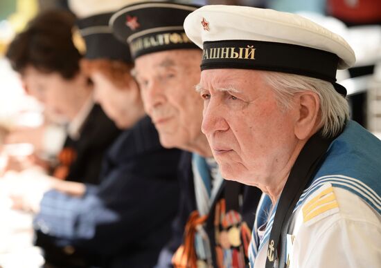 War veterans meet on Victory Day in Gorky Park