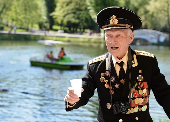 War veterans meet on Victory Day in Gorky Park