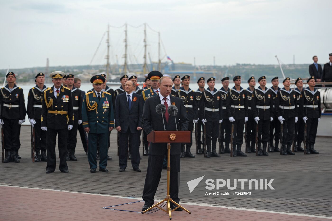 Vladimir Putin attends celebrations marking 69th anniversary of victory in Great Patriotic War and anniversary of Sevastopol's liberation