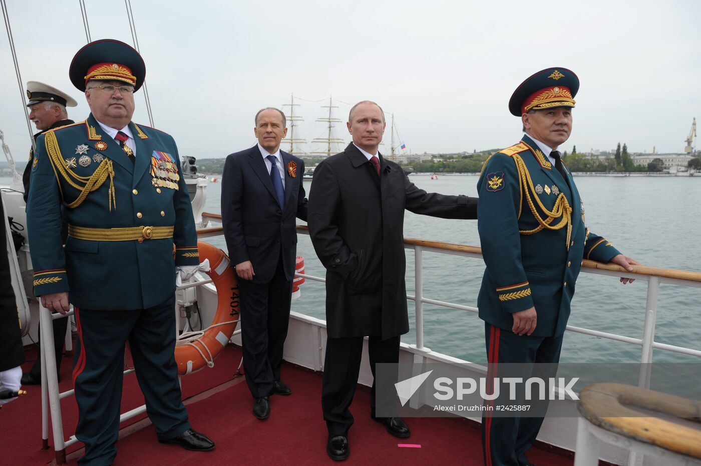 Vladimir Putin attends celebrations marking 69th anniversary of victory in Great Patriotic War and anniversary of Sevastopol's liberation