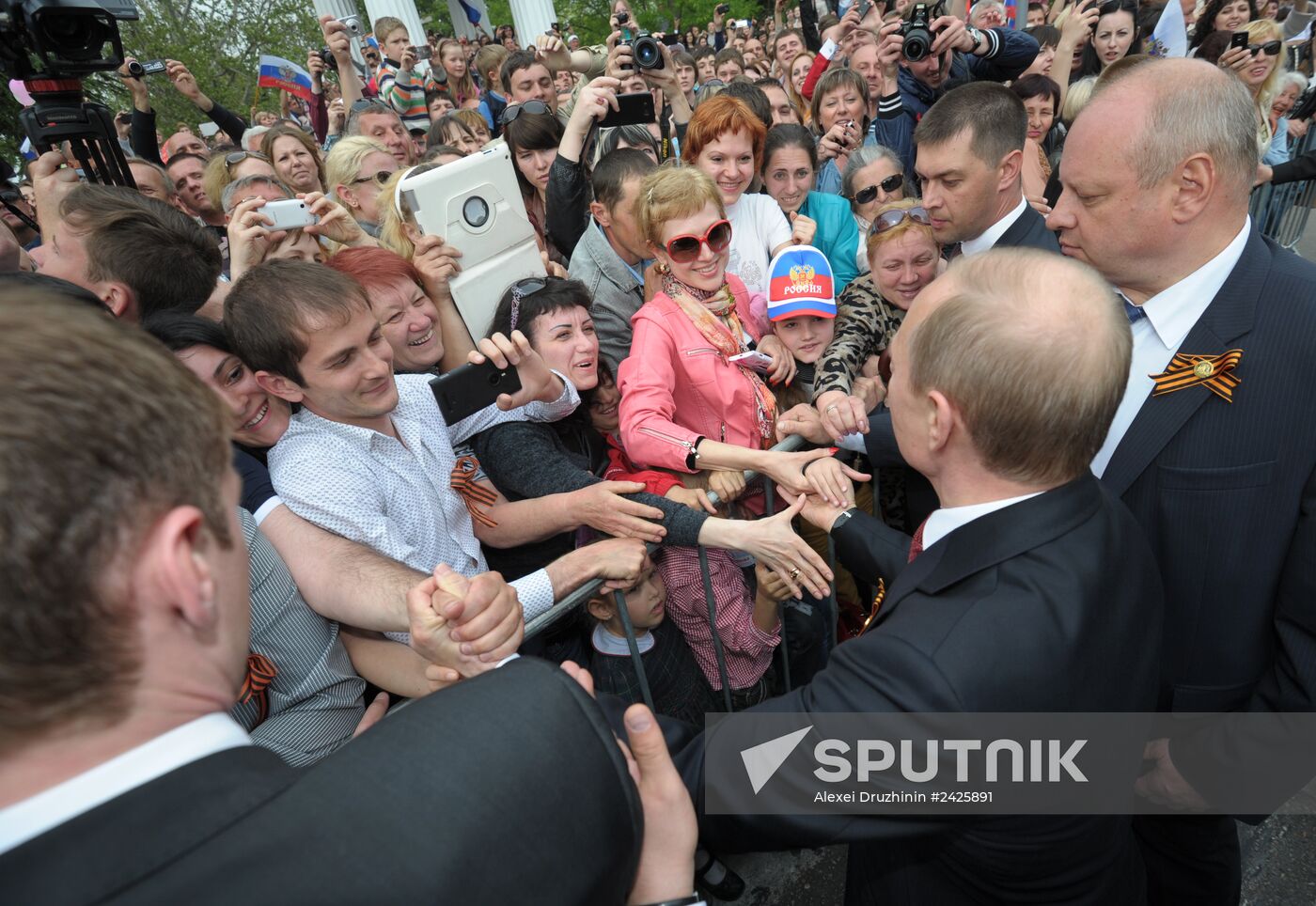 Vladimir Putin attends celebrations marking 69th anniversary of victory in Great Patriotic War and anniversary of Sevastopol's liberation