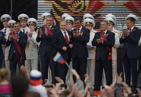 Vladimir Putin attends celebrations marking 69th anniversary of victory in Great Patriotic War and anniversary of Sevastopol's liberation