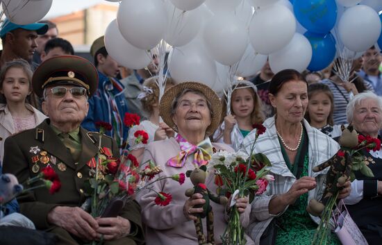 Launching balloons in memory of Great Patriotic War victims