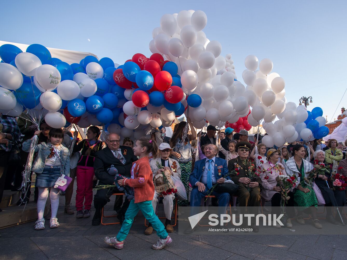 Launching balloons in memory of those killed in Great Patriotic War