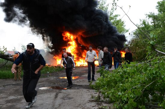 Arson of checkpoint in Donetsk
