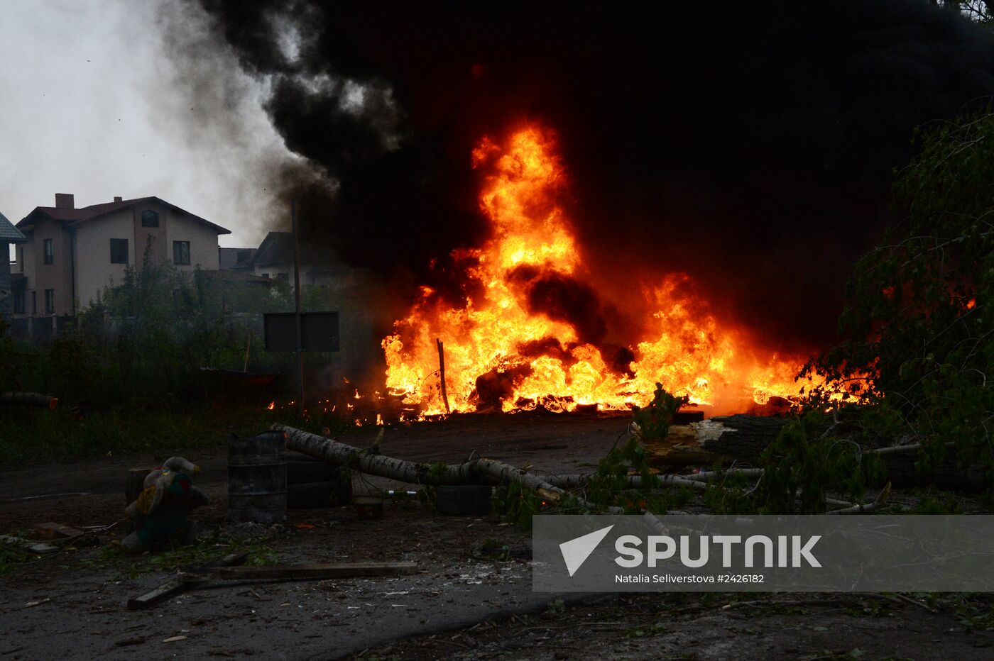 Arson of checkpoint in Donetsk