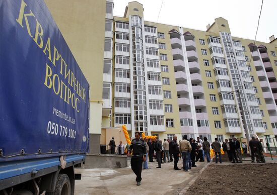 Members of deported ehtnicities are given keys to new apartments