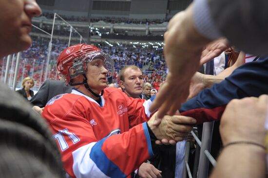 Vladimir Putin takes part in gala match at Russian Amateur Ice Hockey Festival