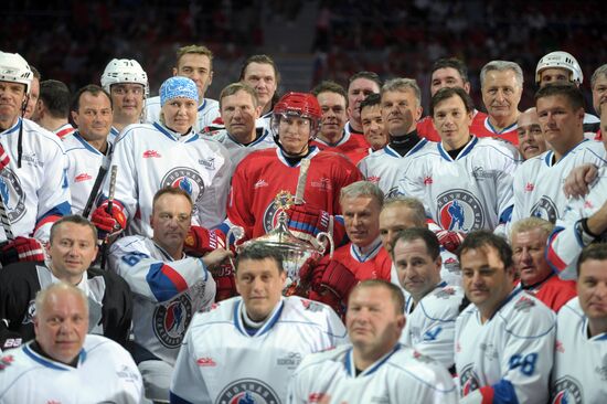 Vladimir Putin takes part in gala match at Russian Amateur Ice Hockey Festival