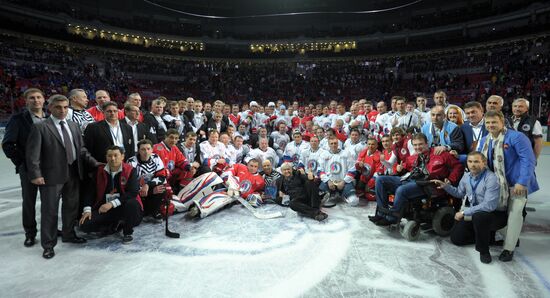 Vladimir Putin takes part in gala match at Russian Amateur Ice Hockey Festival