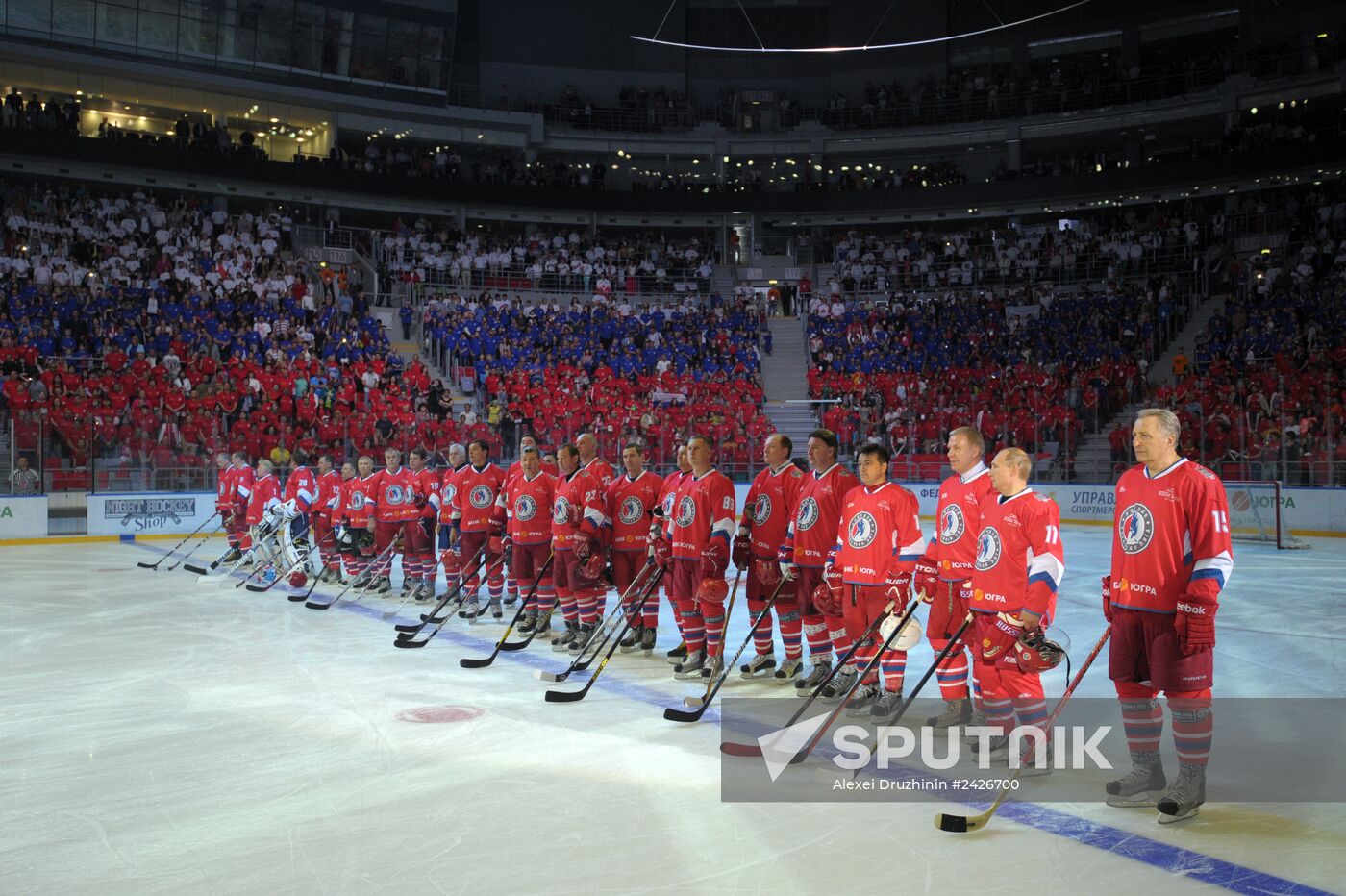 Vladimir Putin takes part in gala match at Russian Amateur Ice Hockey Festival