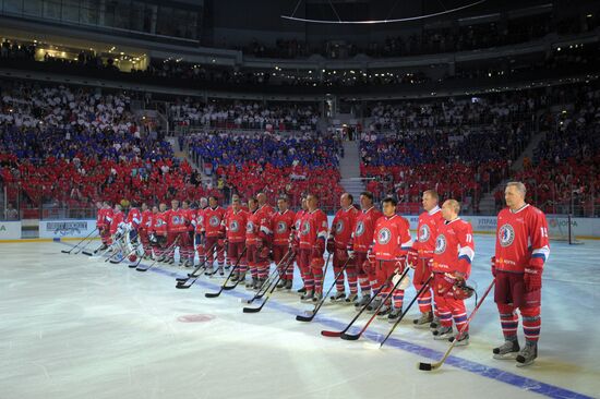 Vladimir Putin takes part in gala match at Russian Amateur Ice Hockey Festival