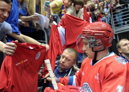 Vladimir Putin takes part in gala match at Russian Amateur Ice Hockey Festival