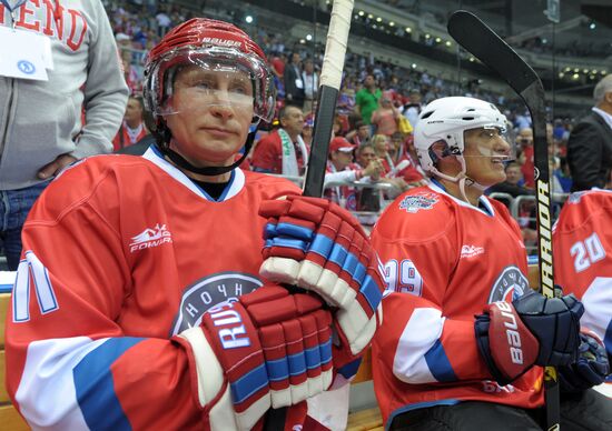 Vladimir Putin takes part in gala match at Russian Amateur Ice Hockey Festival