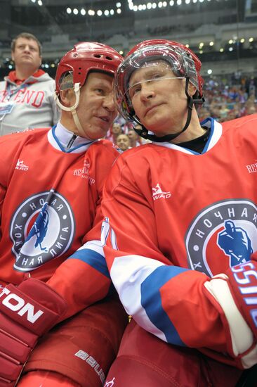 Vladimir Putin takes part in gala match at Russian Amateur Ice Hockey Festival