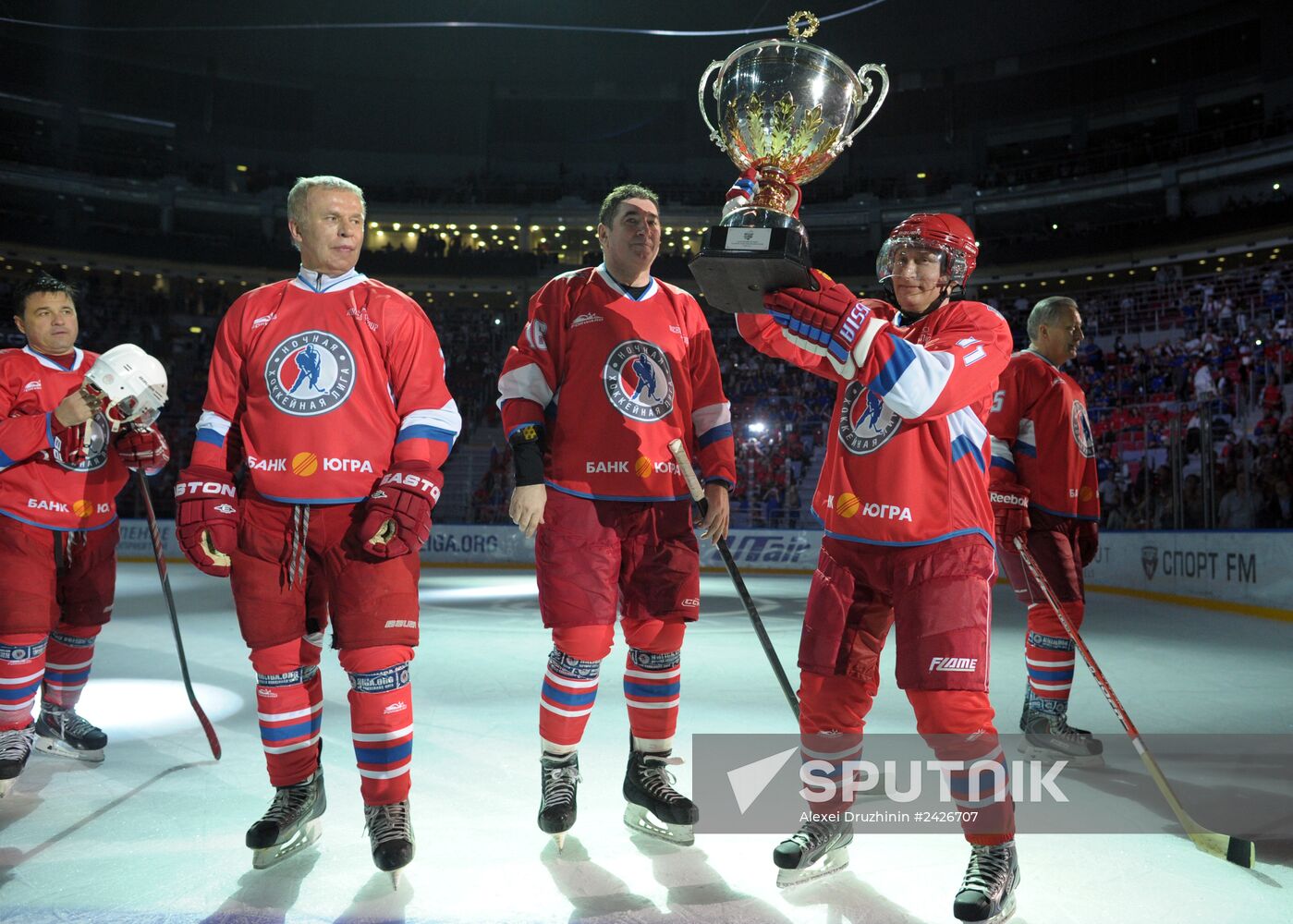 Vladimir Putin takes part in gala match at Russian Amateur Ice Hockey Festival