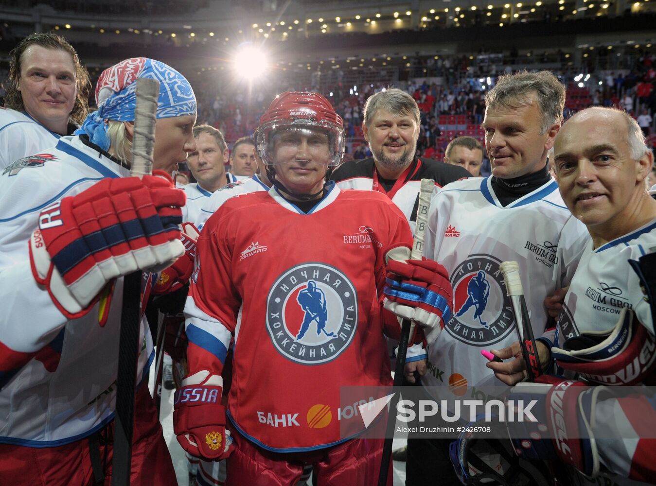 Vladimir Putin takes part in gala match at Russian Amateur Ice Hockey Festival