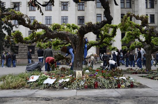 Odessa residents mourn outside Trade Unions House