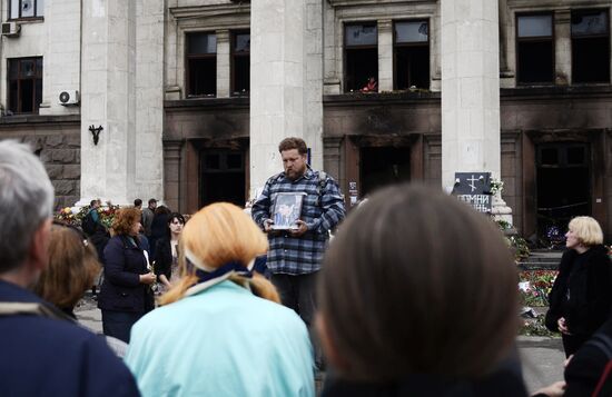 Odessa residents mourn outside Trade Unions House