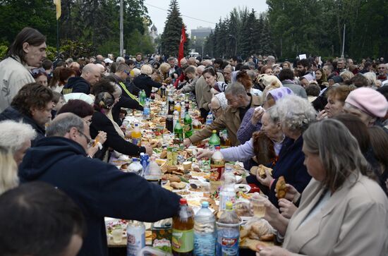 Odessa residents mourn outside Trade Unions House