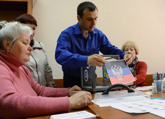Situation in Donetsk in the run-up to referendum
