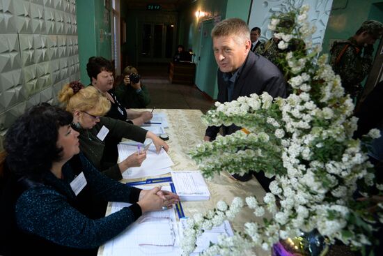 Donetsk and Lugansk regions hold referendum on self-determination