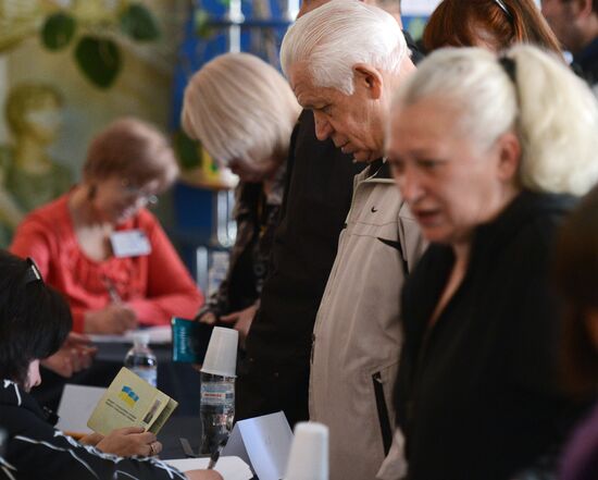 Donetsk and Lugansk regions hold referendum on self-determination
