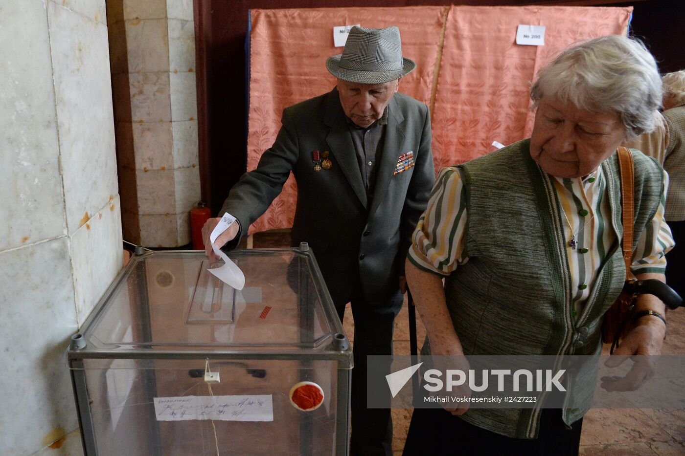 Donetsk and Lugansk regions hold referendum on self-determination