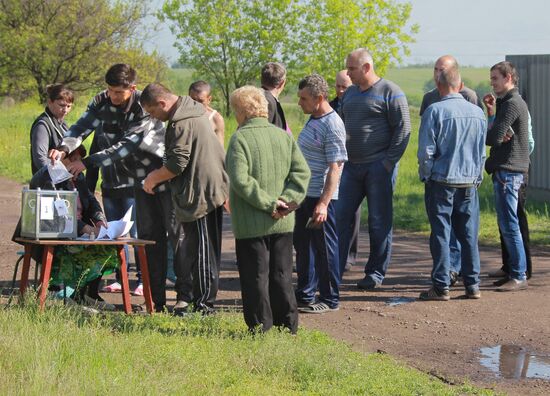 Donetsk and Lugansk regions hold referendum on self-determination
