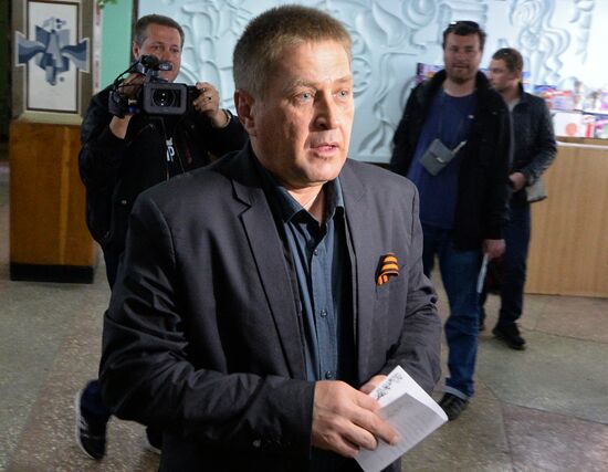 Donetsk and Lugansk regions hold referendum on self-determination