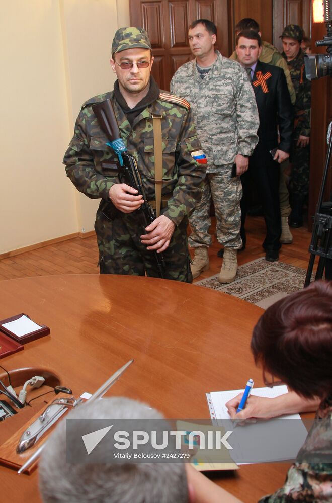 Donetsk and Lugansk regions hold referendum on self-determination