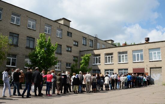 Donetsk and Lugansk regions hold referendum on self-determination