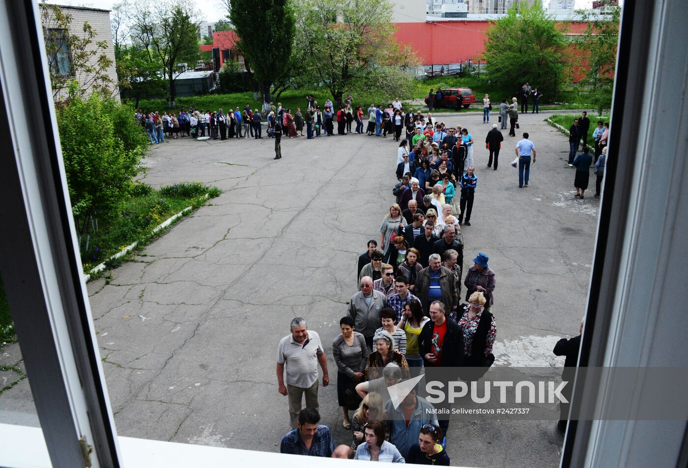 Donetsk and Lugansk regions hold referendum on self-determination