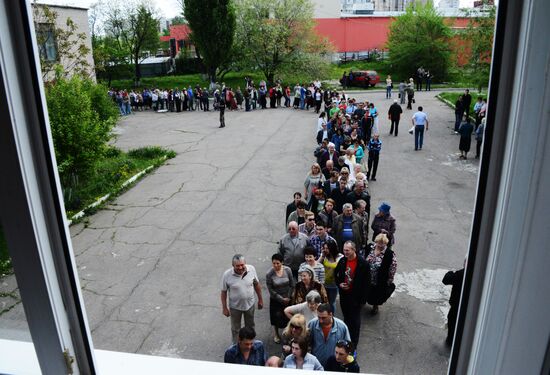 Donetsk and Lugansk regions hold referendum on self-determination