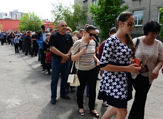 Donetsk and Lugansk regions hold referendum on self-determination
