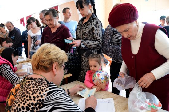 Donetsk and Lugansk regions hold referendum on self-determination