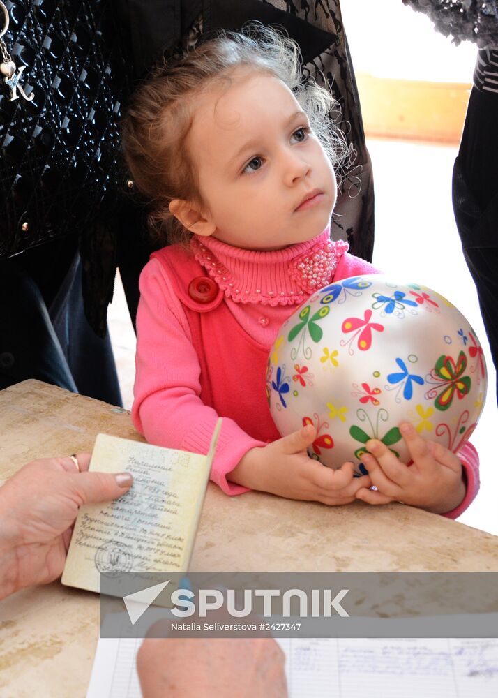 Donetsk and Lugansk regions hold referendum on self-determination
