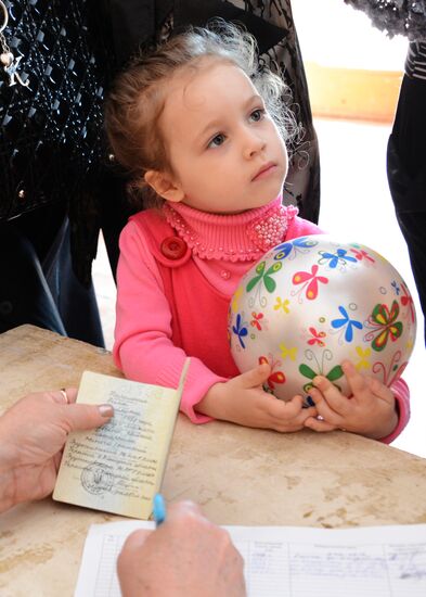 Donetsk and Lugansk regions hold referendum on self-determination
