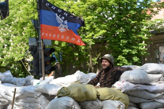 Donetsk and Lugansk regions hold referendum on self-determination