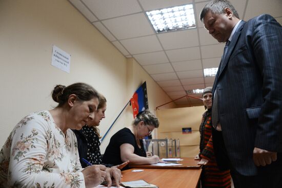 Donetsk and Lugansk regions hold referendum on self-determination