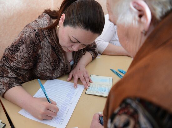 Donetsk and Lugansk regions hold referendum on self-determination