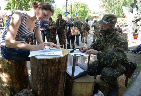 Donetsk and Lugansk regions hold referendum on self-determination