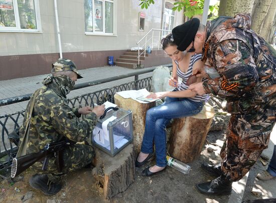 Donetsk and Lugansk regions hold referendum on self-determination