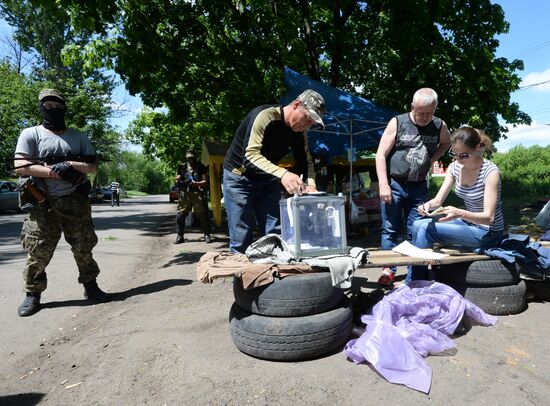 Donetsk and Lugansk regions hold referendum on self-determination