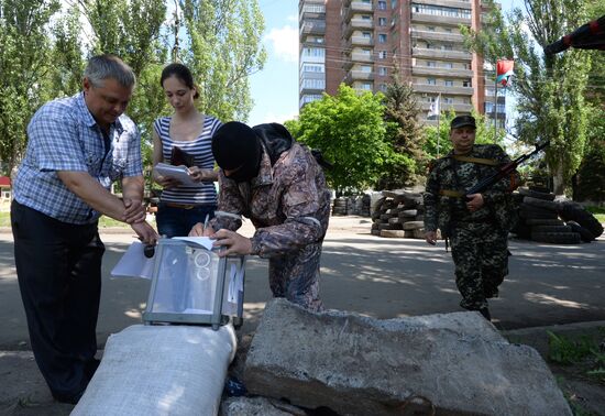 Donetsk and Lugansk regions hold referendum on self-determination