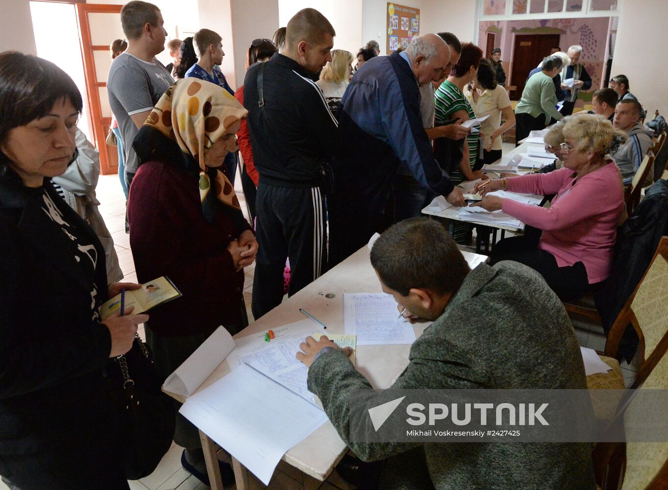 Donetsk and Lugansk regions hold referendum on self-determination