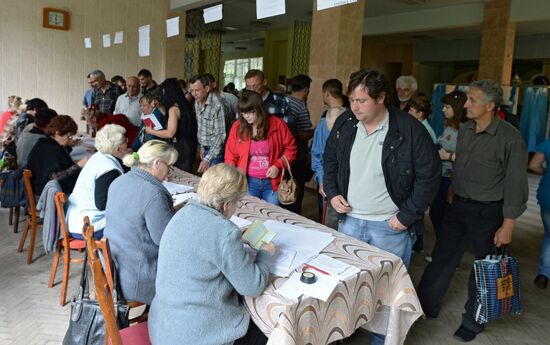 Donetsk and Lugansk regions hold referendum on self-determination