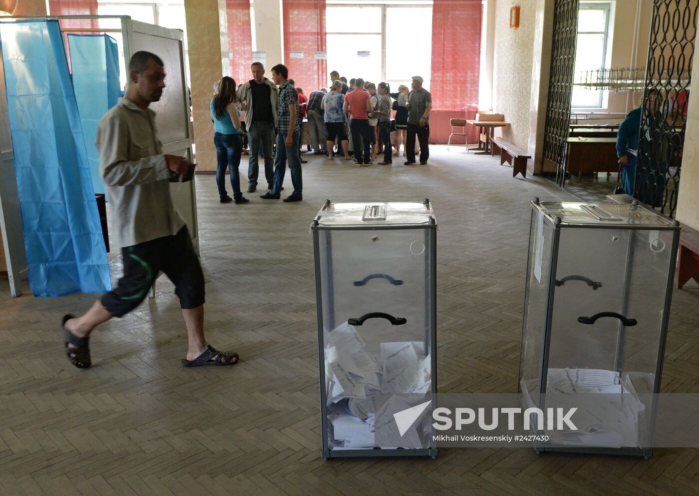 Donetsk and Lugansk regions hold referendum on self-determination