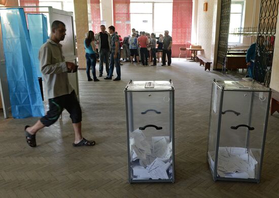 Donetsk and Lugansk regions hold referendum on self-determination