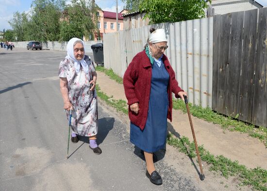 Donetsk and Lugansk regions hold referendum on self-determination